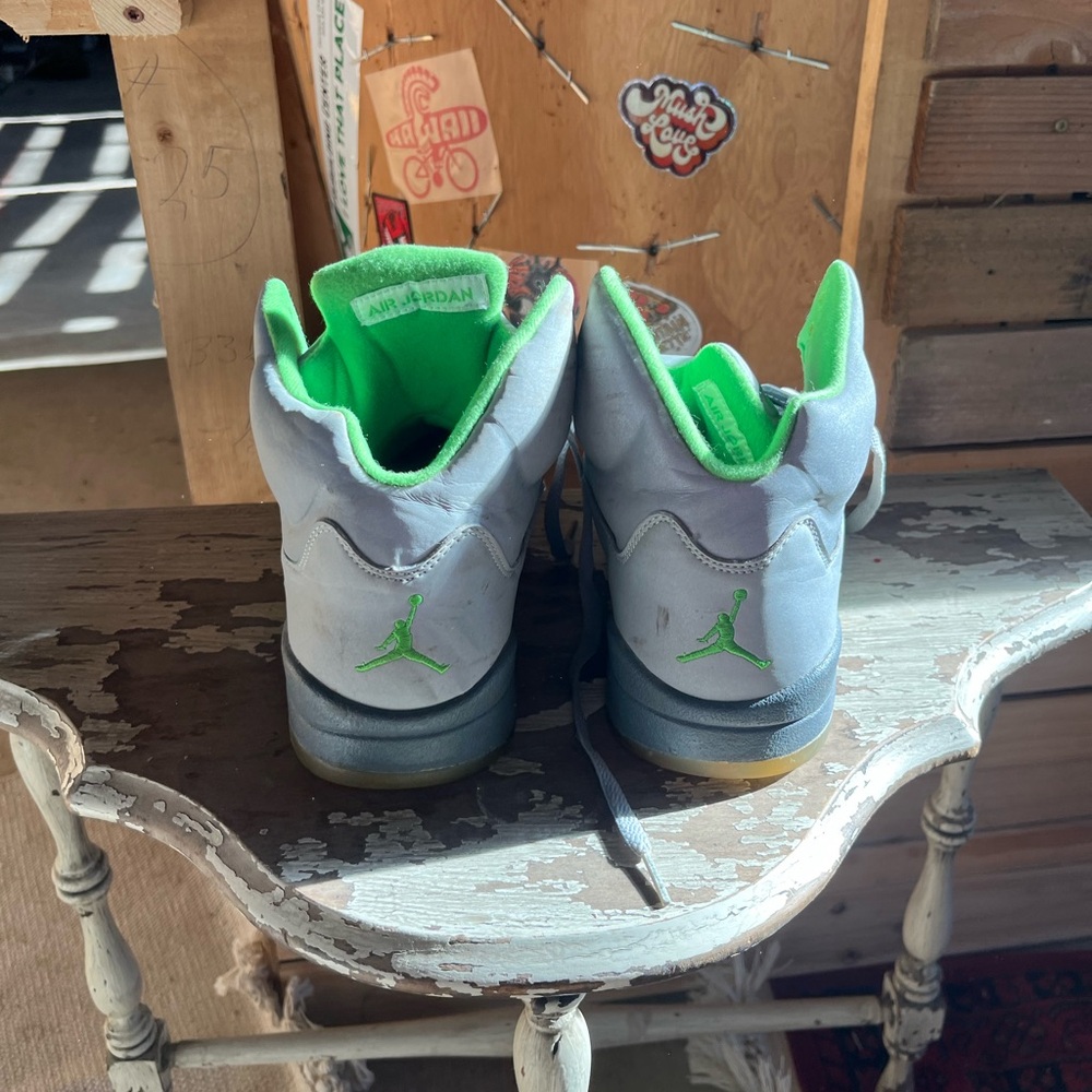 Jordan V “Green Bean” sz 10.5 - Picture 4 of 6
